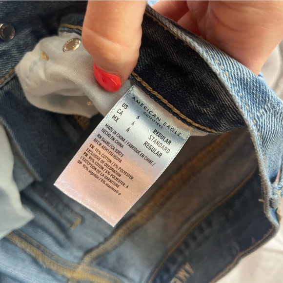 AE Distressed Women's Jeans - Picture 5 of 6